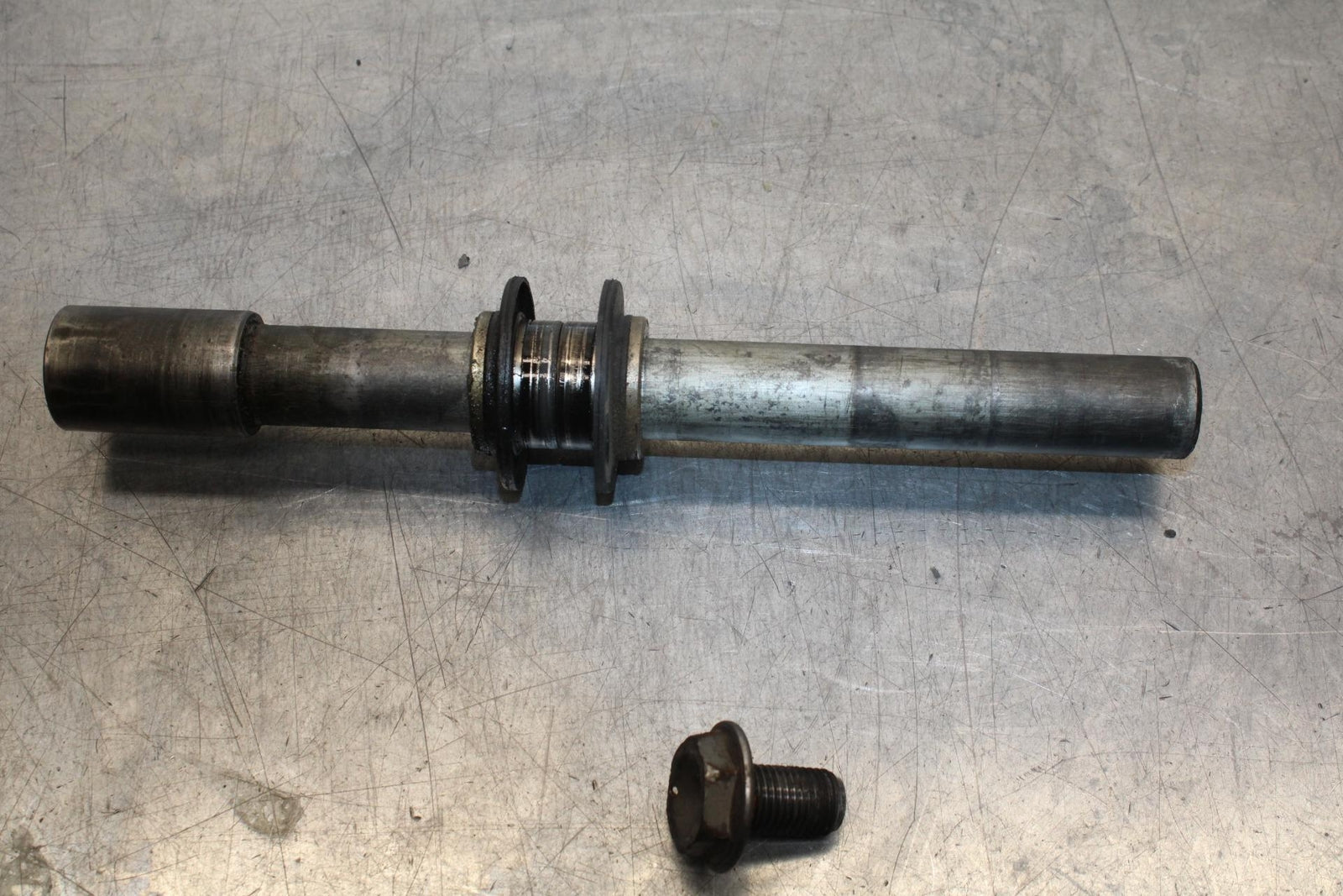05 YAMAHA YZF R6S FRONT WHEEL RIM AXLE PIVOT BOLT BB600