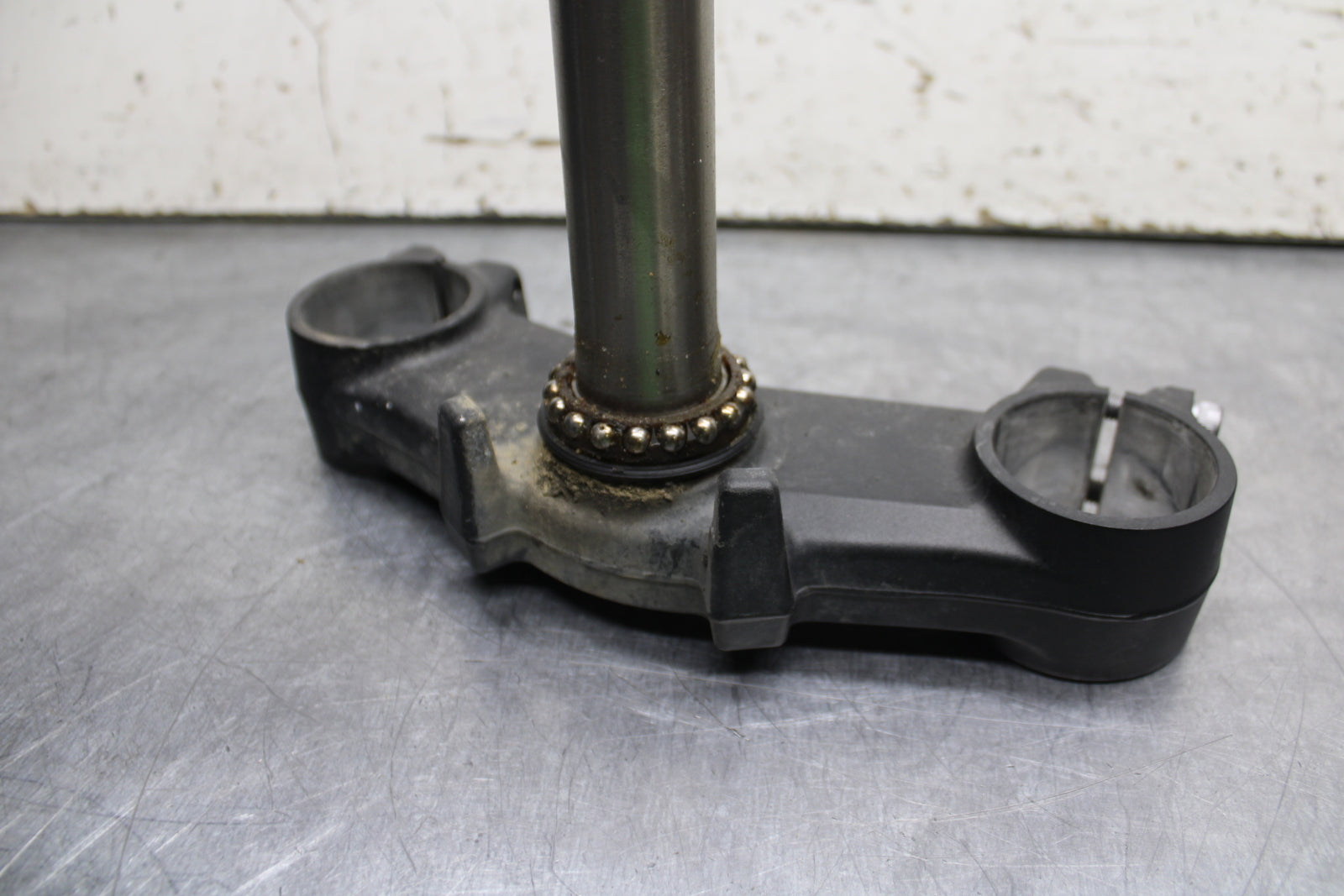 12-13 KAWASAKI Z1000 FRONT FORKS CLAMP LOWER TRIPLE TREE STEM BB743