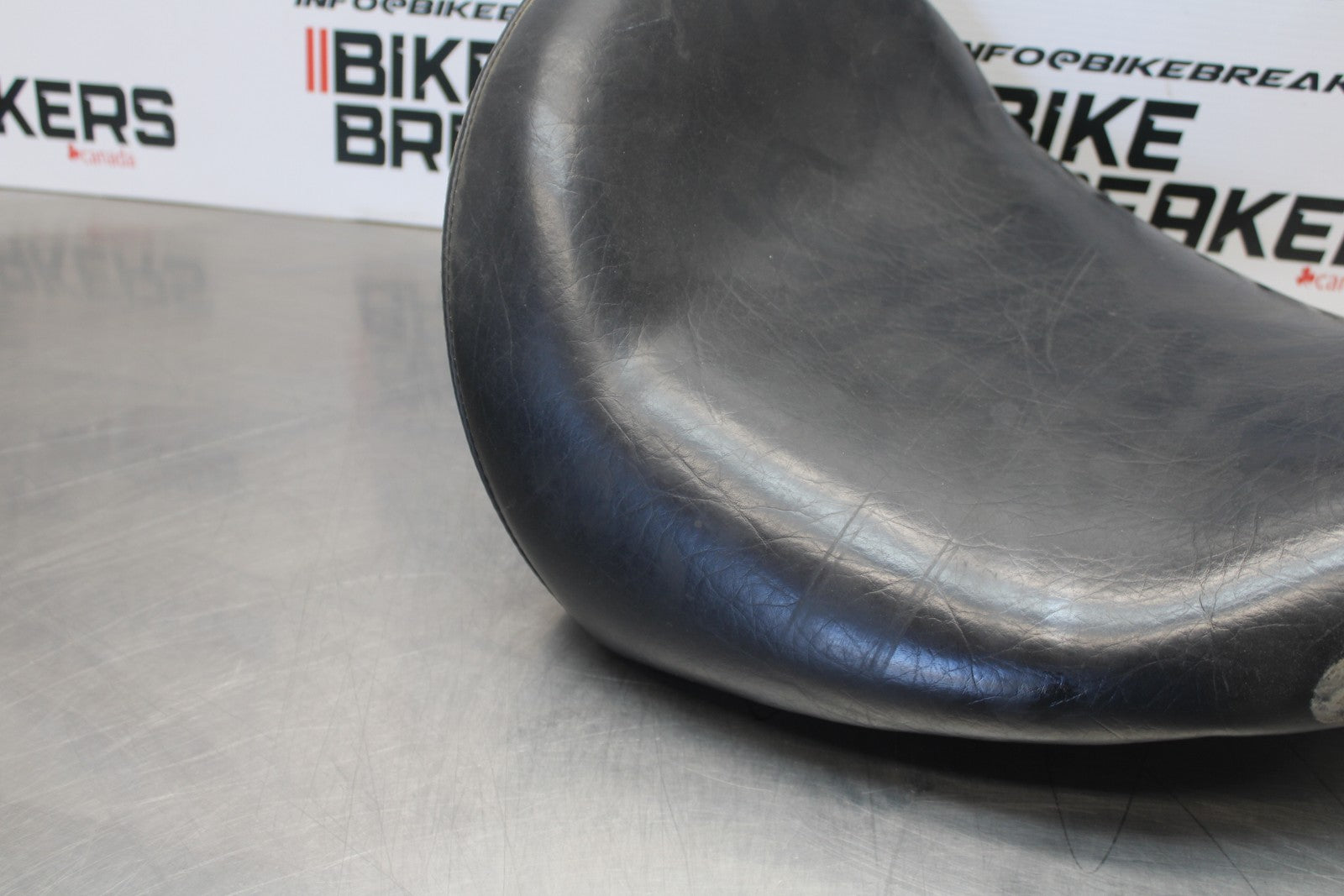 05-06 VICTORY KINGPIN DELUXE FRONT DRIVERS SEAT BB195