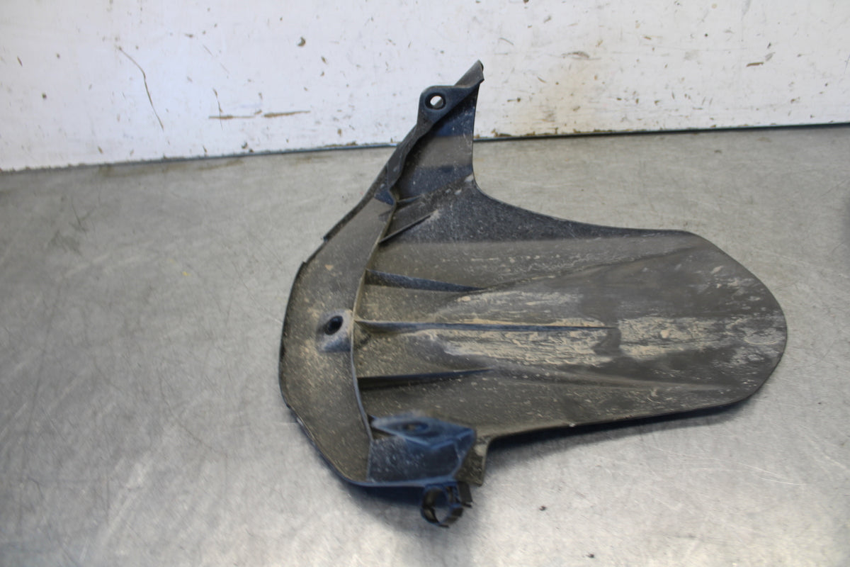 11-24 SUZUKI GSXR750 REAR BACK WHEEL TIRE HUGGER FENDER BB687