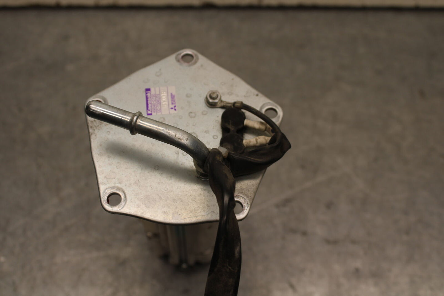 16 KAWASAKI NINJA ZX10R FUEL PUMP GAS PETROL SENDER UNIT 49040-0750 BB650