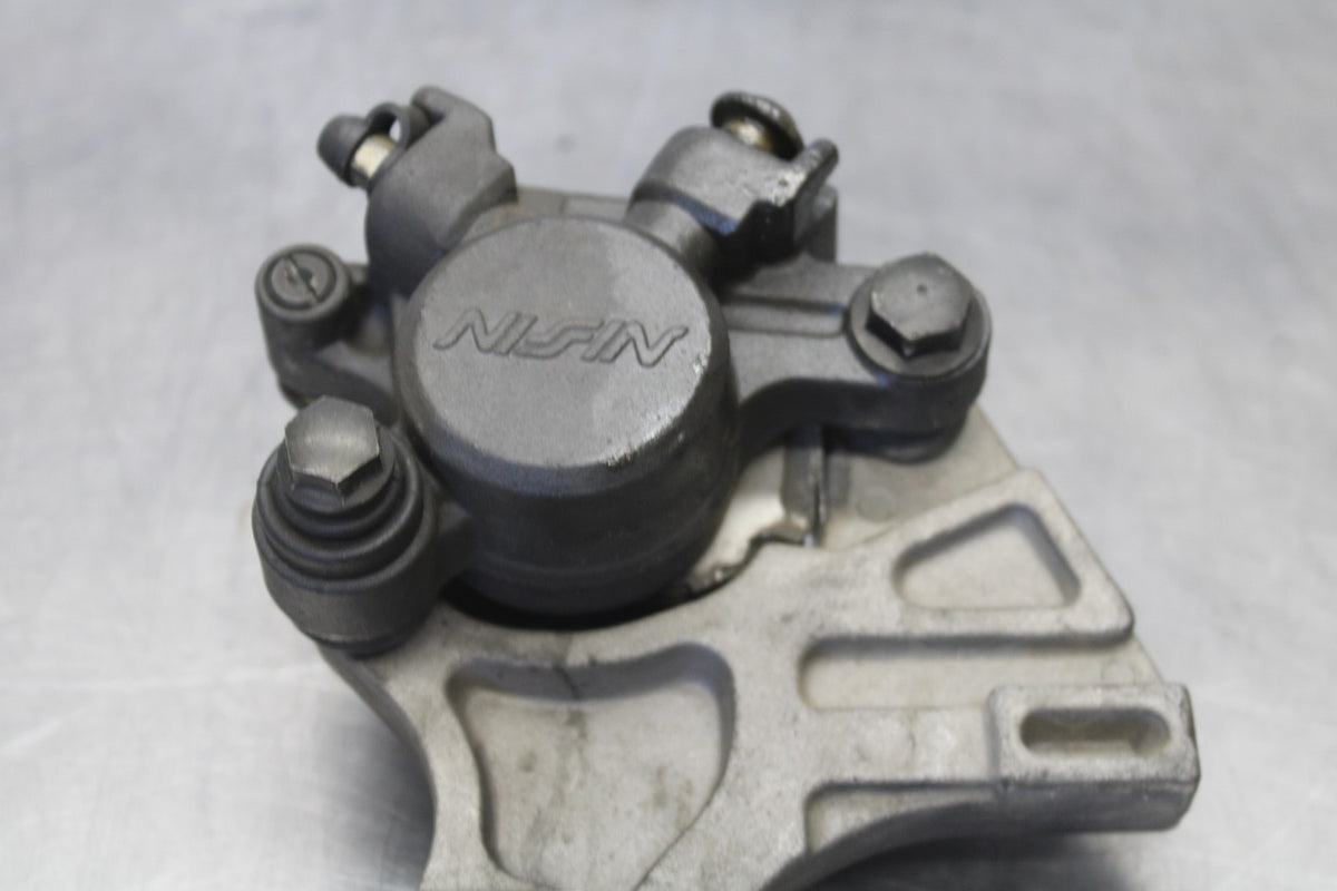 03-04 YAMAHA YZF R6S REAR BACK BRAKE CALIPER W MOUNT BRACKET BB890