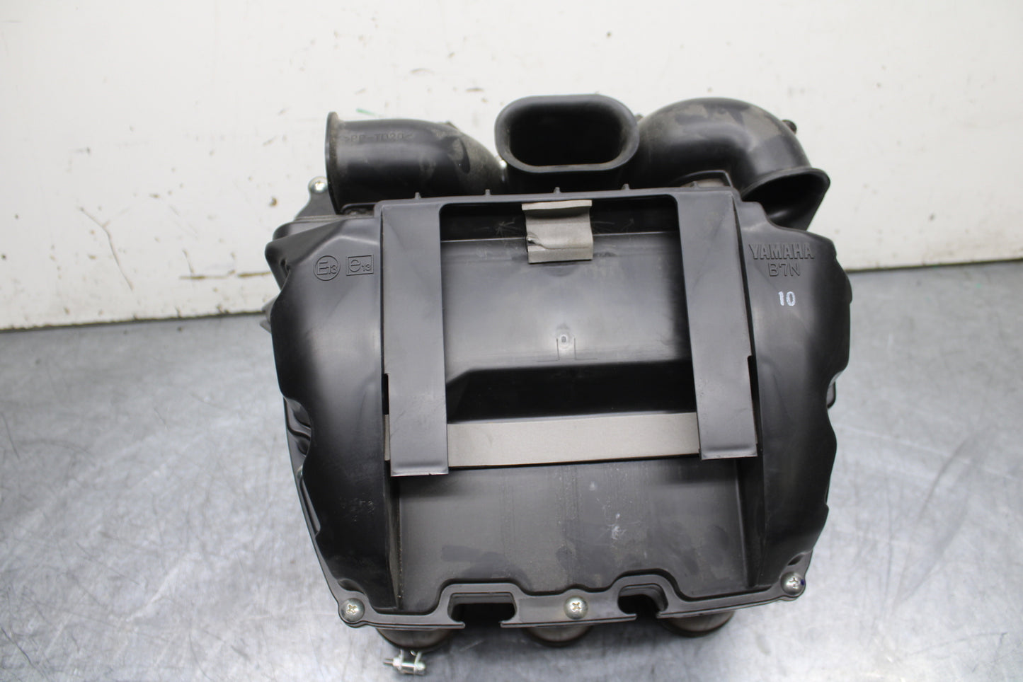 22-24 YAMAHA XSR900 AIRBOX AIR INTAKE FILTER BOX BB710