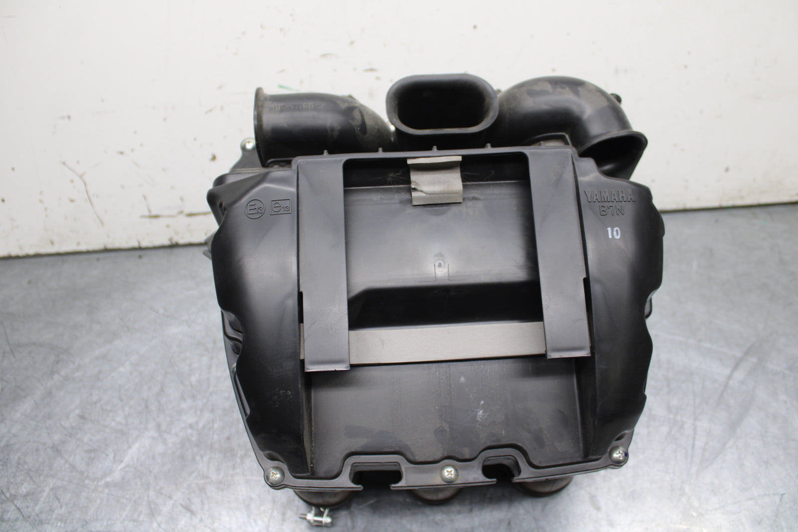 22-24 YAMAHA XSR900 AIRBOX AIR INTAKE FILTER BOX BB710