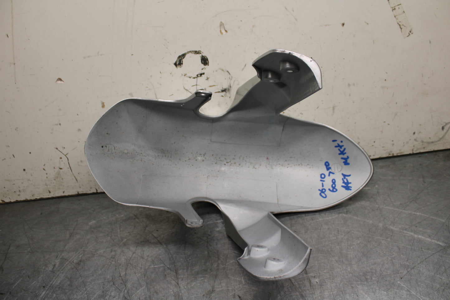 08-10 SUZUKI GSXR 600  AFTERMARKET FRONT WHEEL FENDER COWL FAIRING BB630