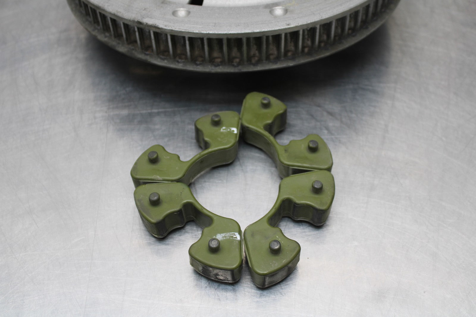 08 KAWASAKI VULCAN 900 REAR HUB & SHOCK DAMPERS CUSH ABSORBERS BB184