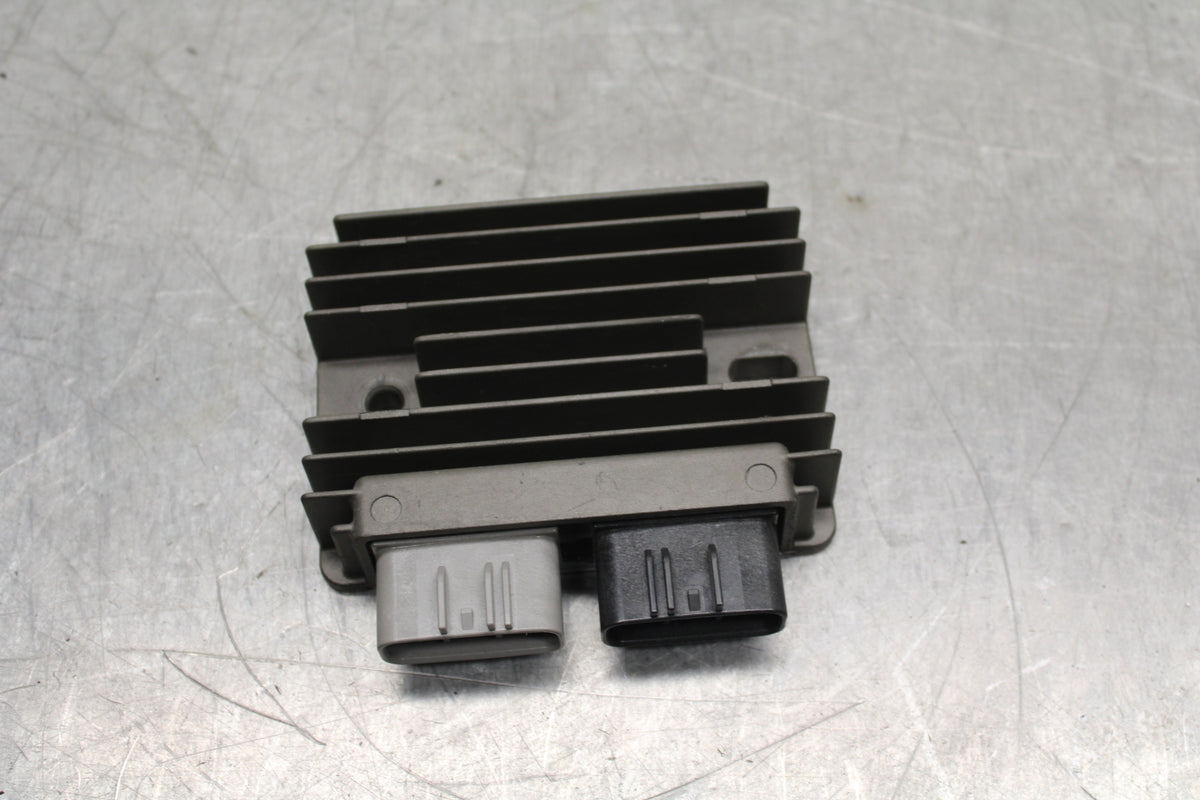 21-24 APRILIA TUONO 660 FACTORY RECTIFIER VOLTAGE REGULATOR BB733