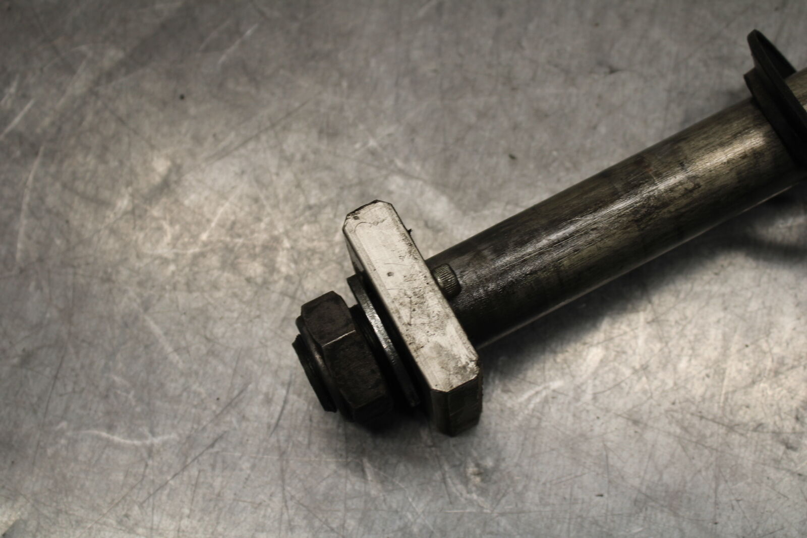 07-08 YAMAHA YZF R1 REAR AXLE BACK WHEEL RIM PIVOT BOLT AXEL BB724