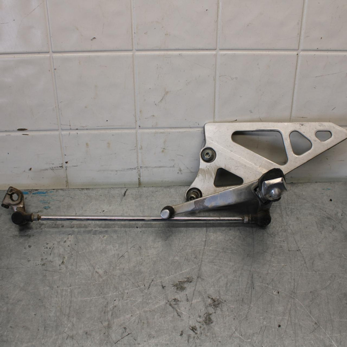91-92 SUZUKI GSXR1100 GSXR 1100M LEFT REARSET REAR SET FOOT PEG W SHIFTER BB435