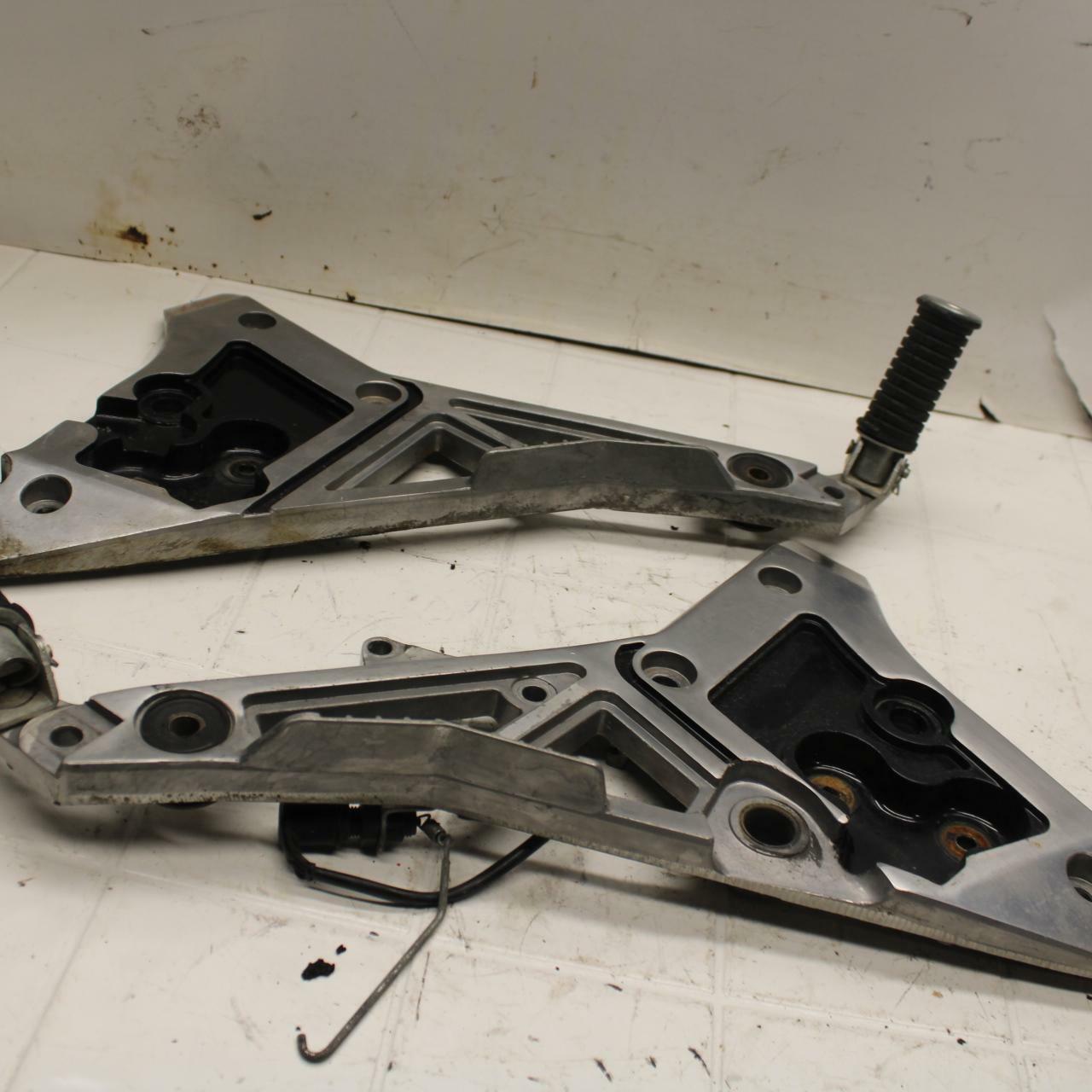 86-89 YAMAHA FJ1200 RIGHT LEFT REARSETS REAR SET DRIVER FOOT PEGS  BB11