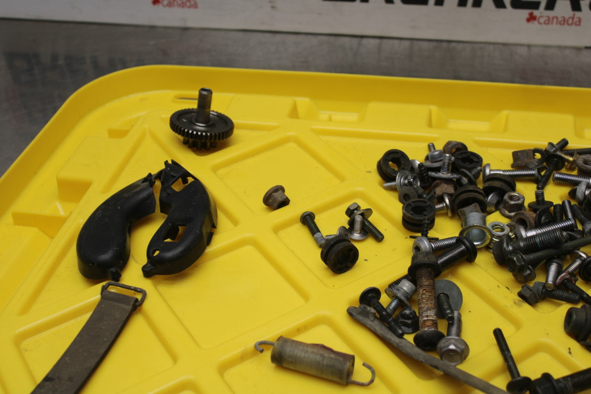 05 YAMAHA YZF R6 MOUNTING BOLTS HARDWARE MOTOR SCREWS BB858
