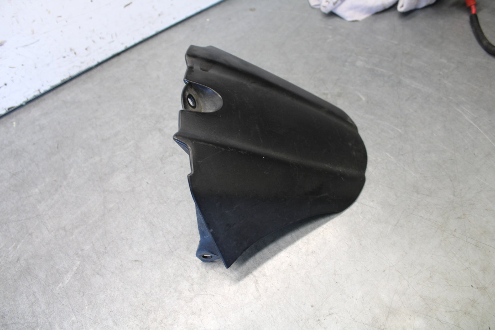 05-06 SUZUKI GSXR1000 REAR BACK WHEEL TIRE HUGGER FENDER 63114-41G00-291 BB663