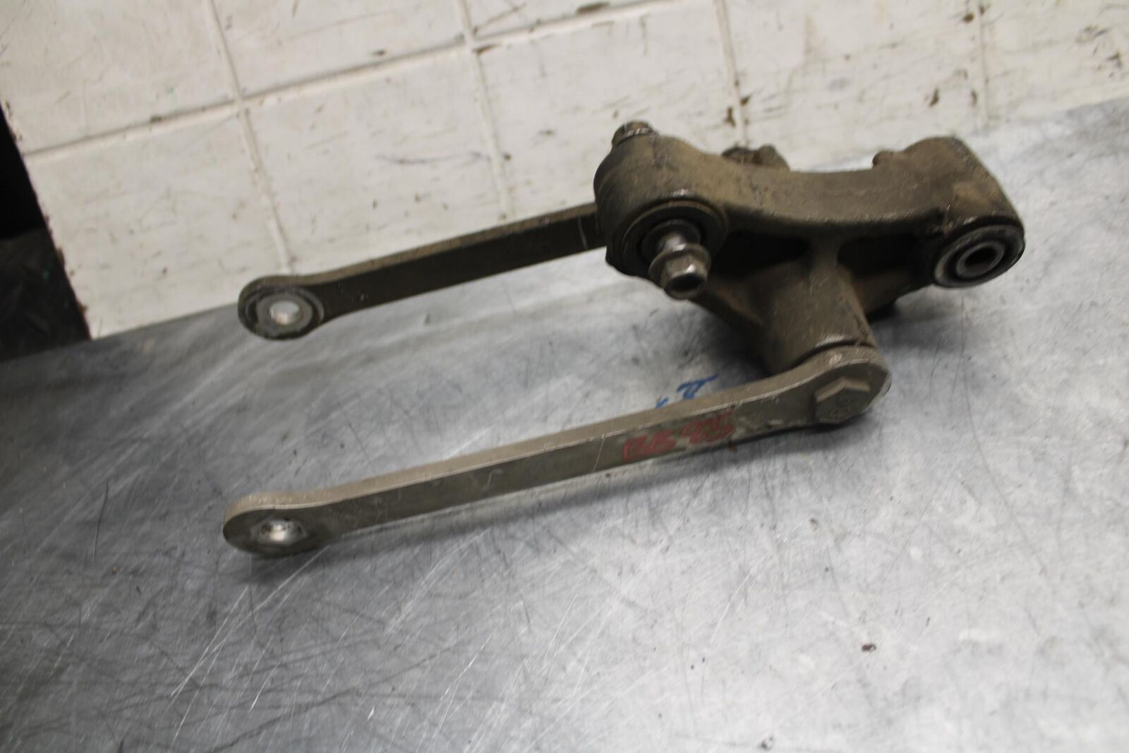2004 Kawasaki Ninja ZX6RR ZX600M REAR DOGBONE SHOCK LINKAGE LINK BB43