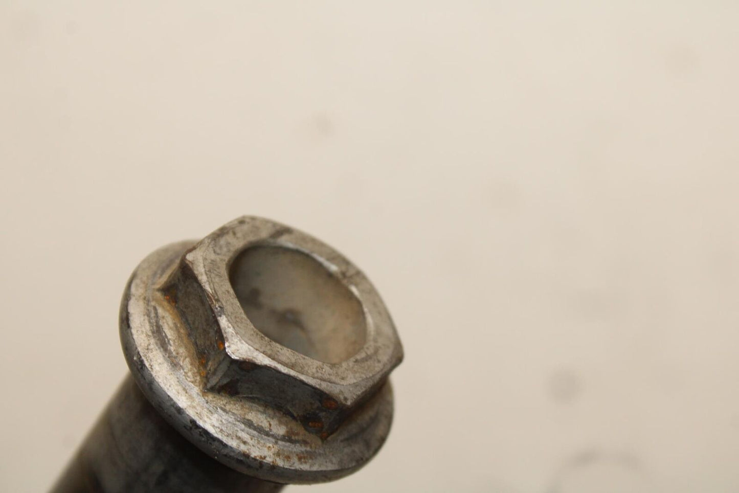 03-04 HONDA CBR600RR REAR AXLE BACK WHEEL RIM BOLT AXEL 42301-MEE-000 BB628