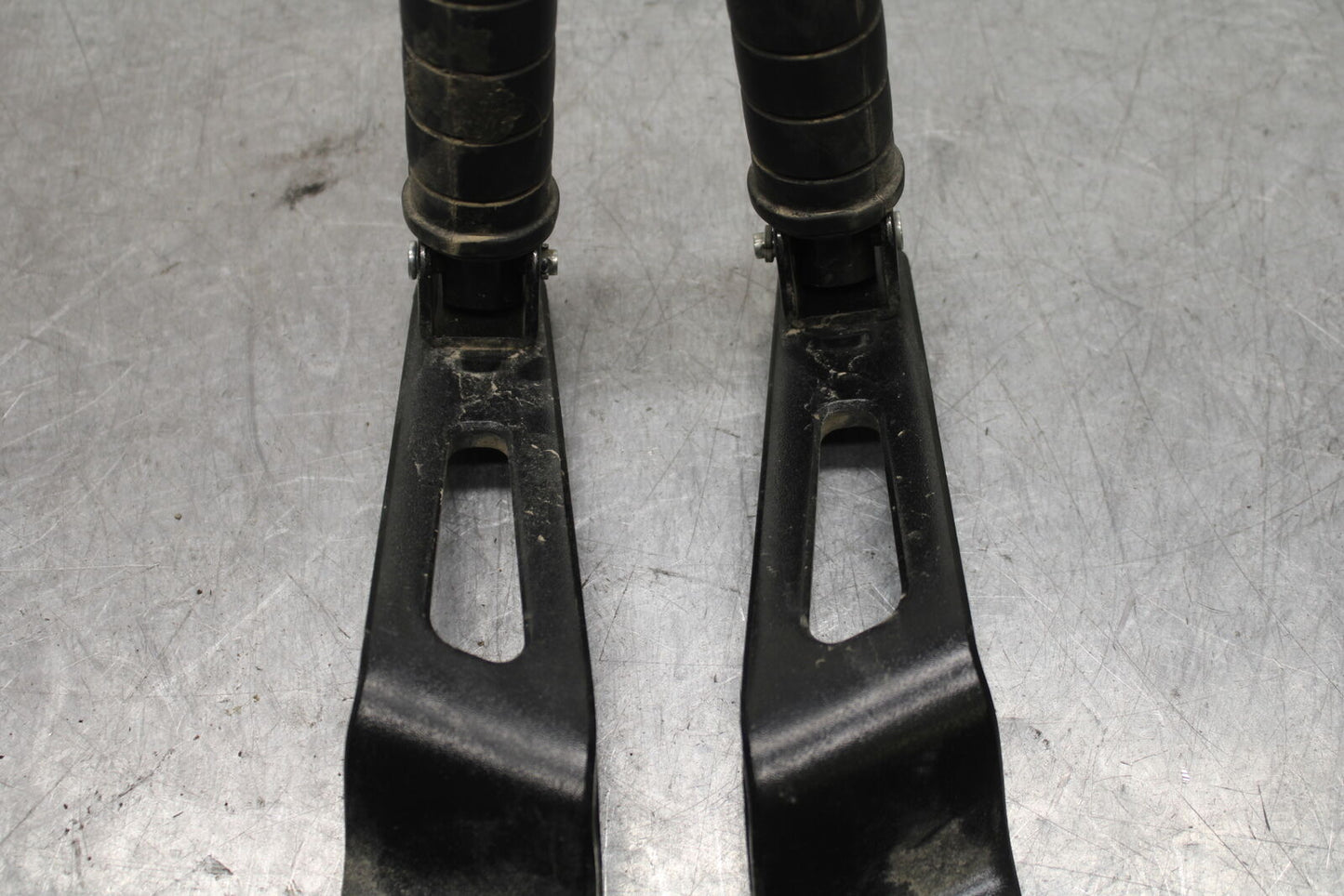 17-24 YAMAHA BOLT XVS950 REAR PASSENGER FOOT STEP PEG BB729
