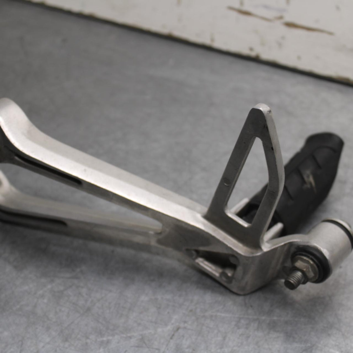 15-18 HONDA CB300FA REAR FOOT RESTS PEGS STEPS SET PAIR BB646