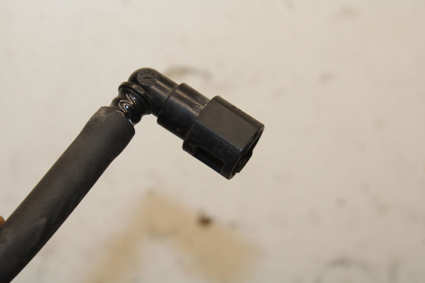 05-06 SUZUKI GSXR1000 FUEL HOSE GAS LINE TUBE PIPE 15810-41G00 BB663