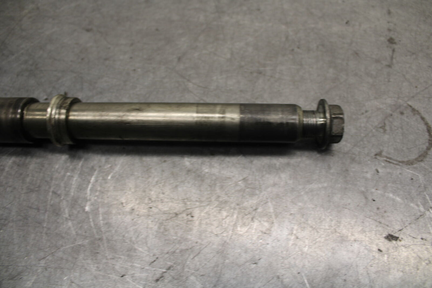 05-06 SUZUKI GSXR1000 FRONT WHEEL RIM AXLE PIVOT BOLT 54711-41G00 BB677