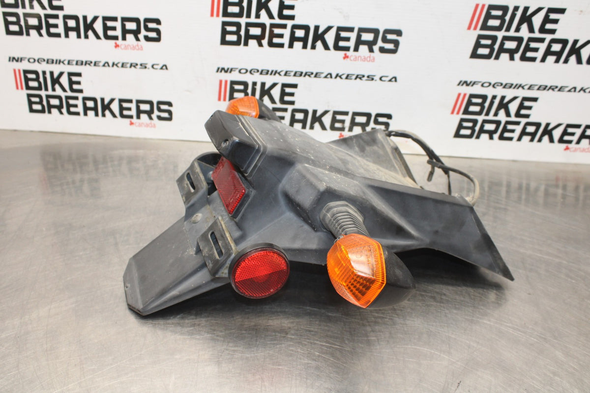 06 SUZUKI SV650S REAR BACK FENDER MUD GUARD BB783