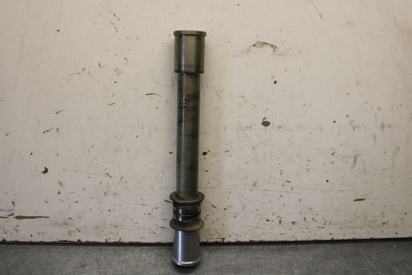 16 KAWASAKI NINJA ZX10R FRONT WHEEL RIM AXLE PIVOT BOLT 41068-0594 BB650