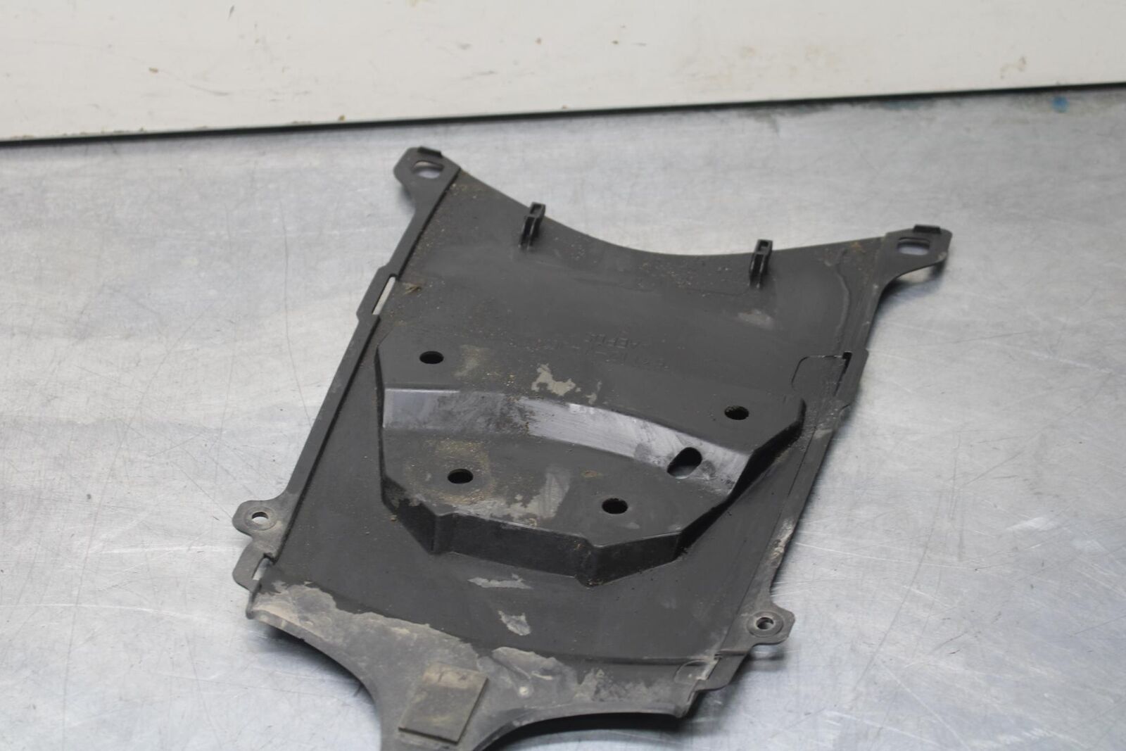 2011 Suzuki GSXR600 REAR BACK TAIL UNDERTAIL FAIRING COWL FENDER BB605