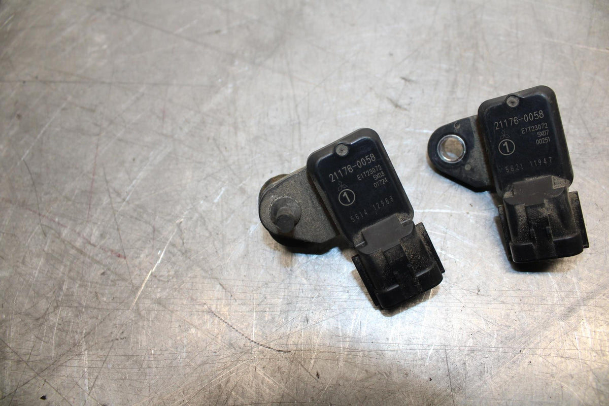 03-06 KAWASAKI Z1000 MAP MASS AIR FLOW PRESSURE SENSOR PAIR BB487