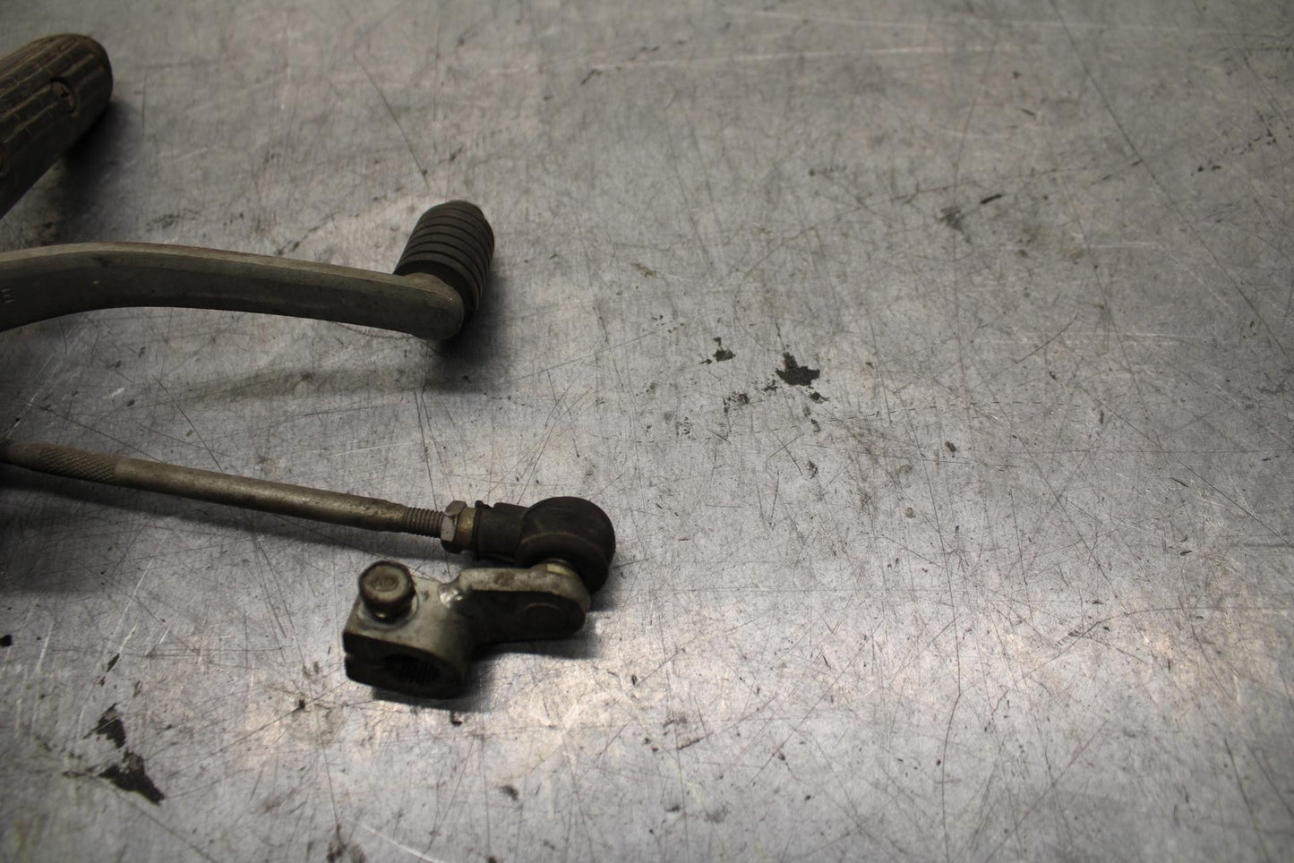 89-90 YAMAHA FZR600 LEFT REARSET REAR SET FOOT PEG W SHIFTER BB76