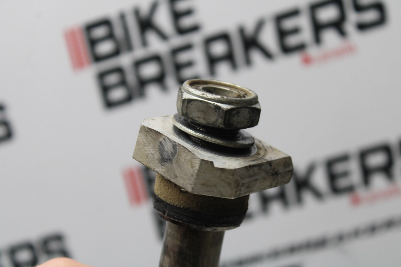 11-22 SUZUKI GSXR 600  REAR AXLE BACK WHEEL RIM PIVOT BOLT AXEL BB193