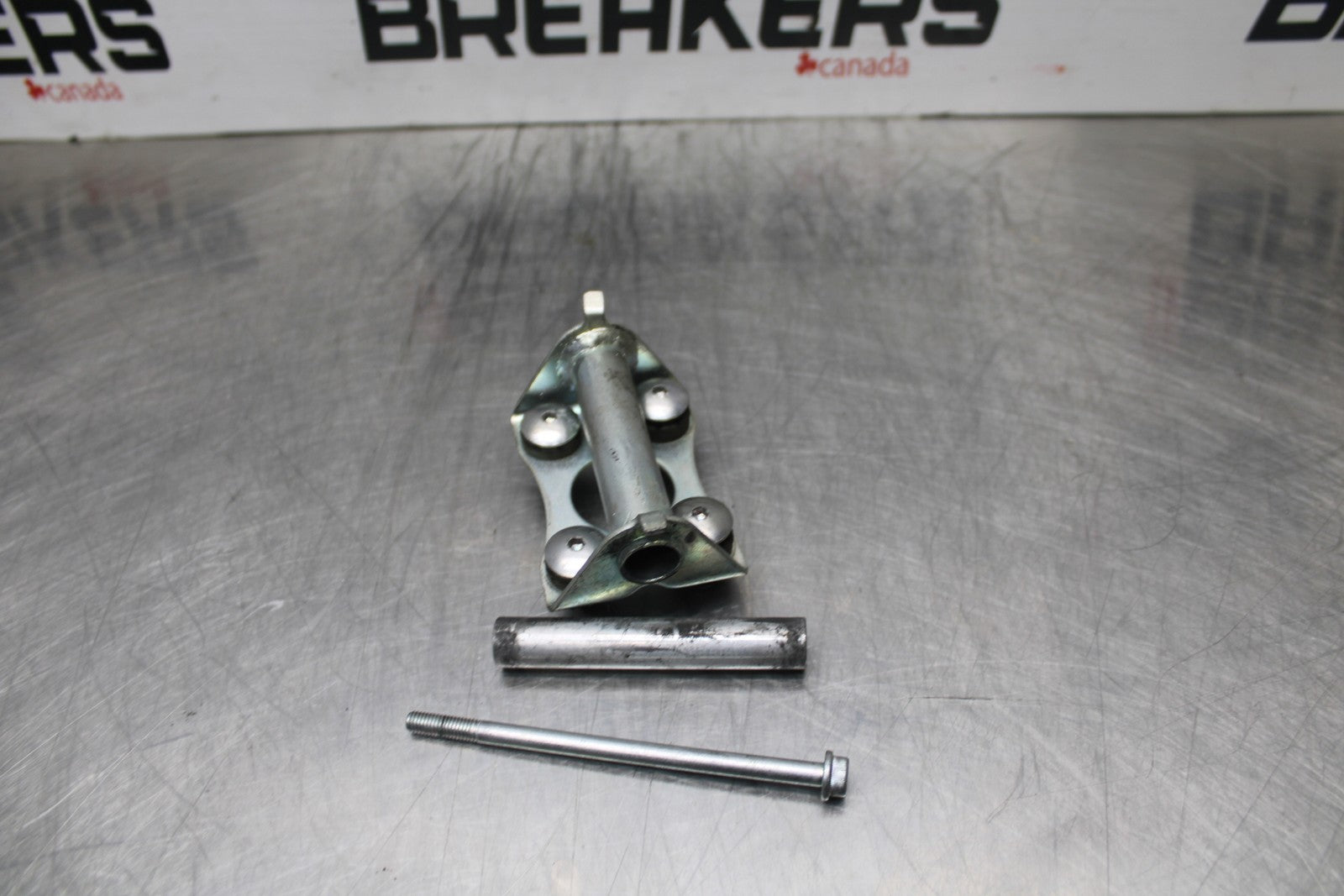 07 SUZUKI GSXR1000 GAS TANK FUEL CELL PETROL RESERVOIR BRACKET MOUNT BB770