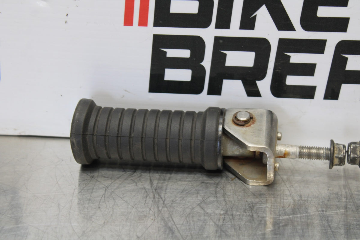 05 TRIUMPH ROCKET III REAR PASSENGER FOOT STEP PEG BB186
