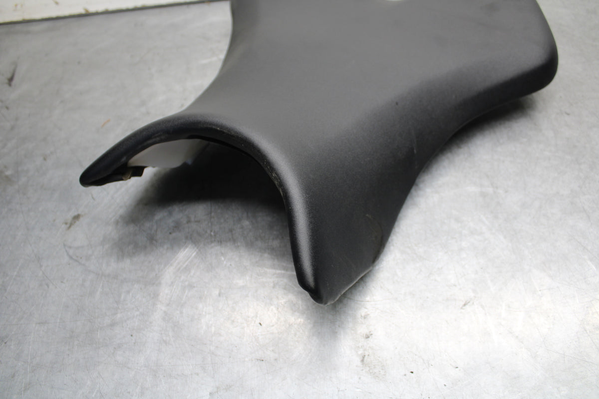 04-06 YAMAHA YZF R1 FRONT DRIVERS SEAT PAD SADDLE PILLION 5VY-24710-00-00 BB659