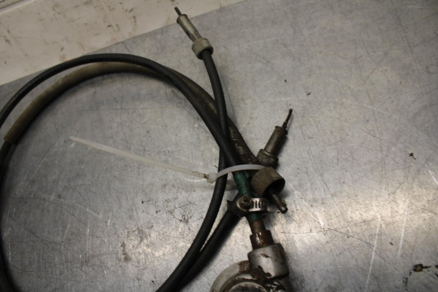 75 SUZUKI GT 550 SPEEDOMETER DRIVE SPEEDO LINE BB72
