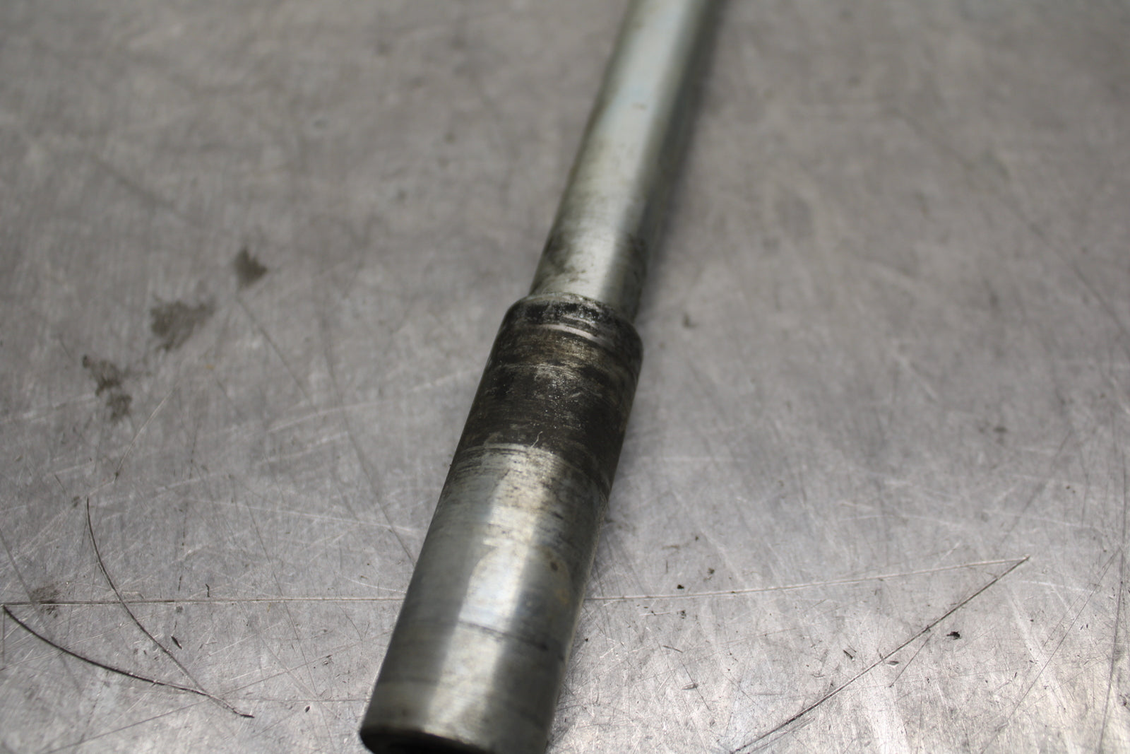 03 SUZUKI SV650S FRONT WHEEL RIM AXLE PIVOT BOLT BB130