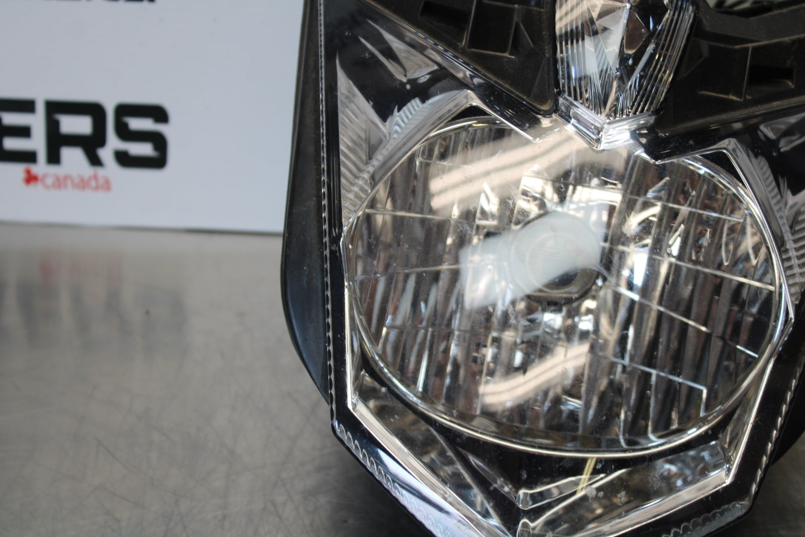 09-15 YAMAHA FZ6R FRONT HEADLIGHT HEAD LIGHT LAMP BB161