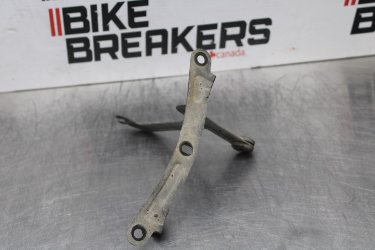 05-06 SUZUKI GSXR1000 OIL COOLER MOUNTING BRACKET MOUNT SUPPORT BB773