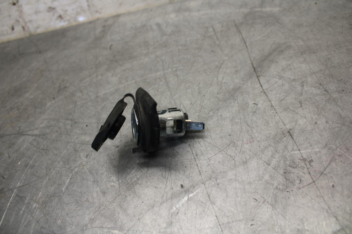22 KTM 890 ADVENTURE   AUX POWER PLUG BB514