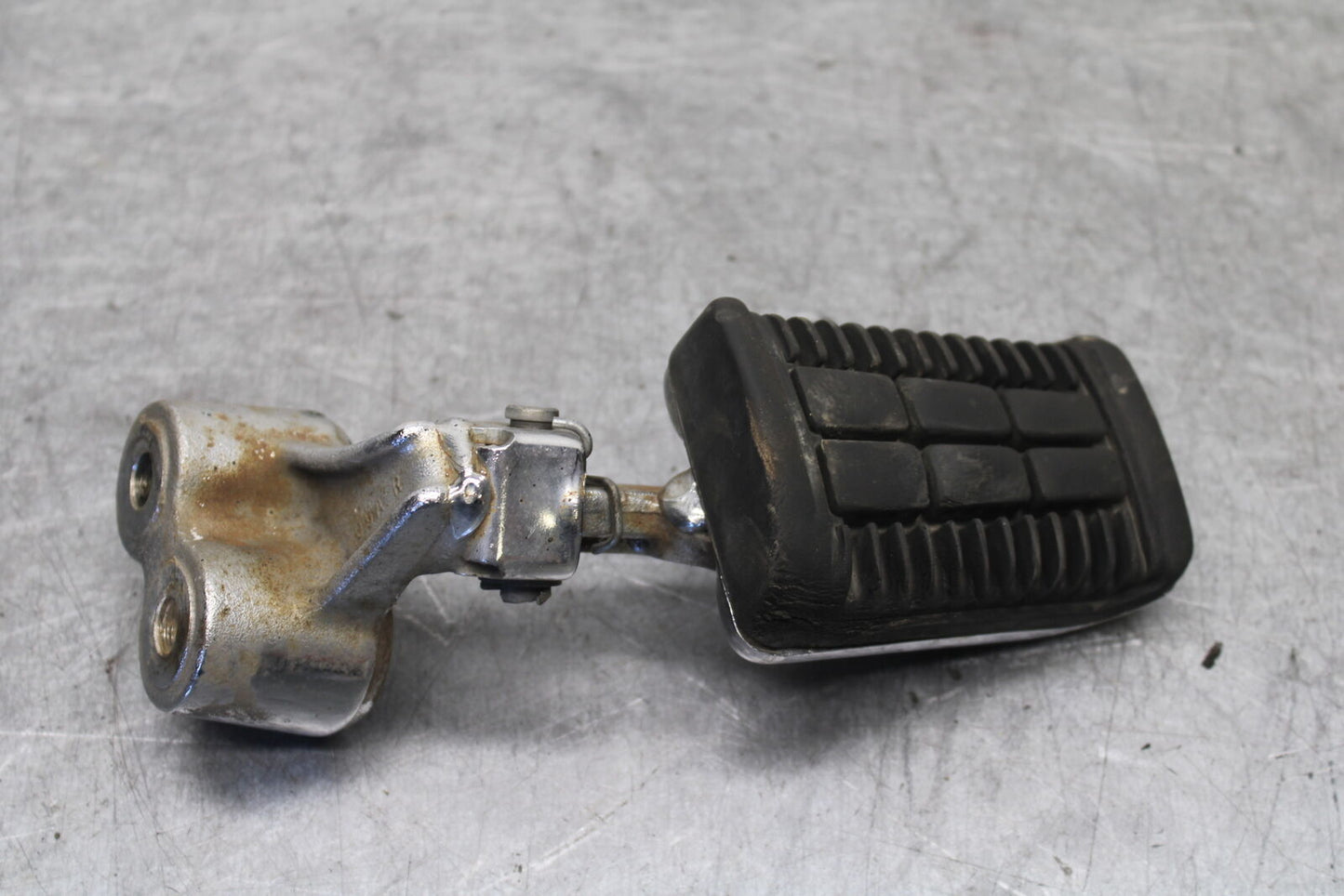 85-86 SUZUKI MADURA 1200 RIGHT FRONT FOOT REST PEG STEP  BB691