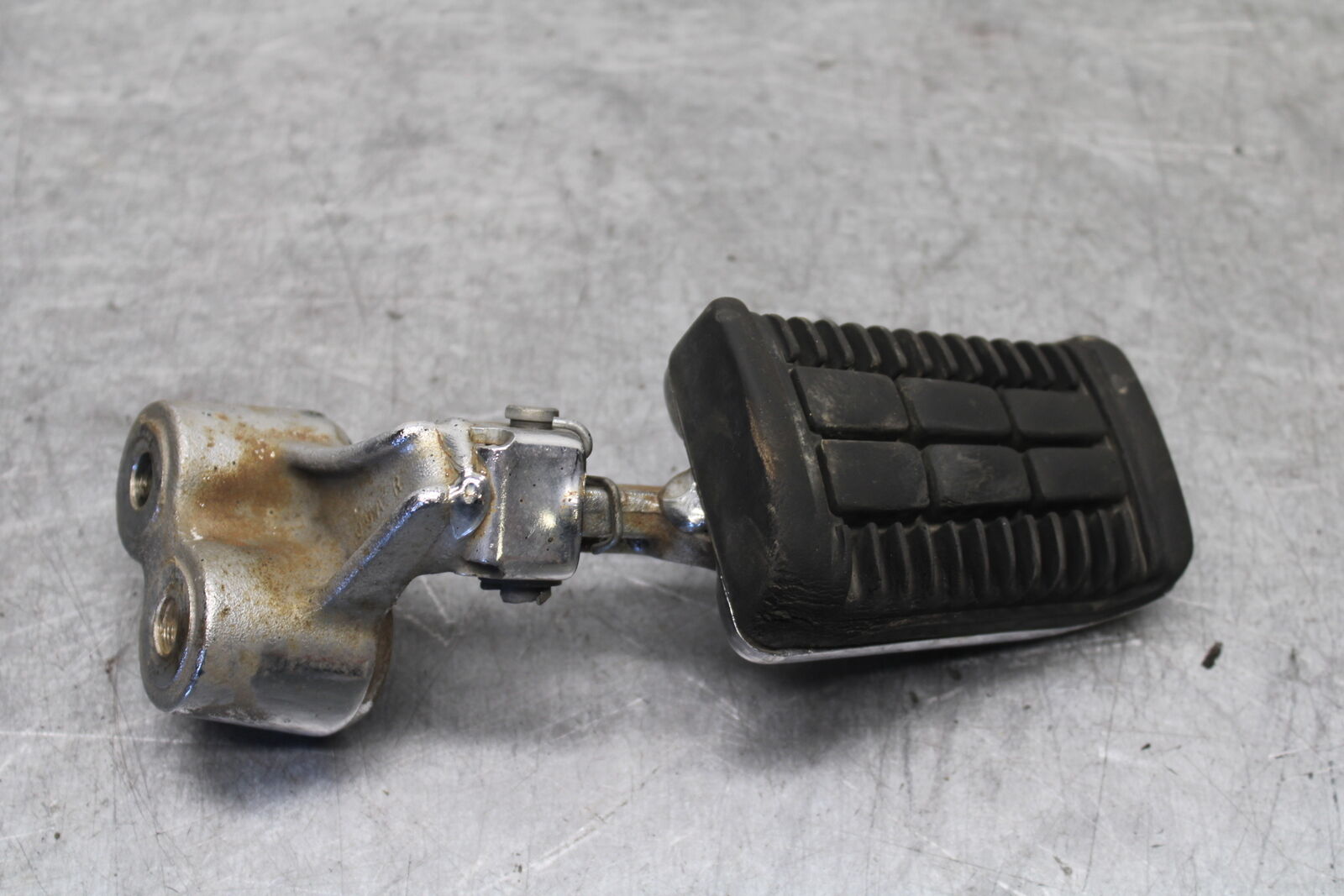 85-86 SUZUKI MADURA 1200 RIGHT FRONT FOOT REST PEG STEP  BB691