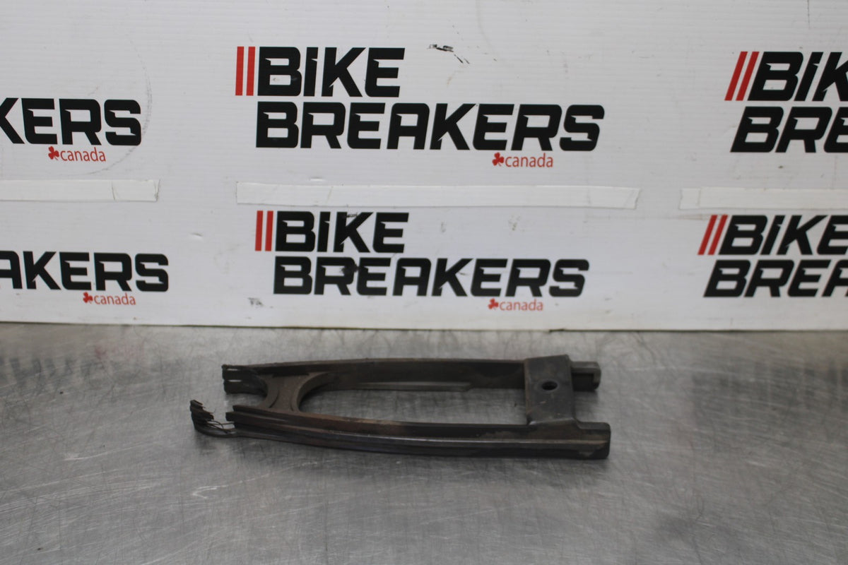 03 YAMAHA YZF R1 SWINGARM CHAIN BUFFER SLIDER GUIDE BB895