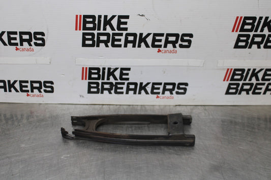 03 YAMAHA YZF R1 SWINGARM CHAIN BUFFER SLIDER GUIDE BB895