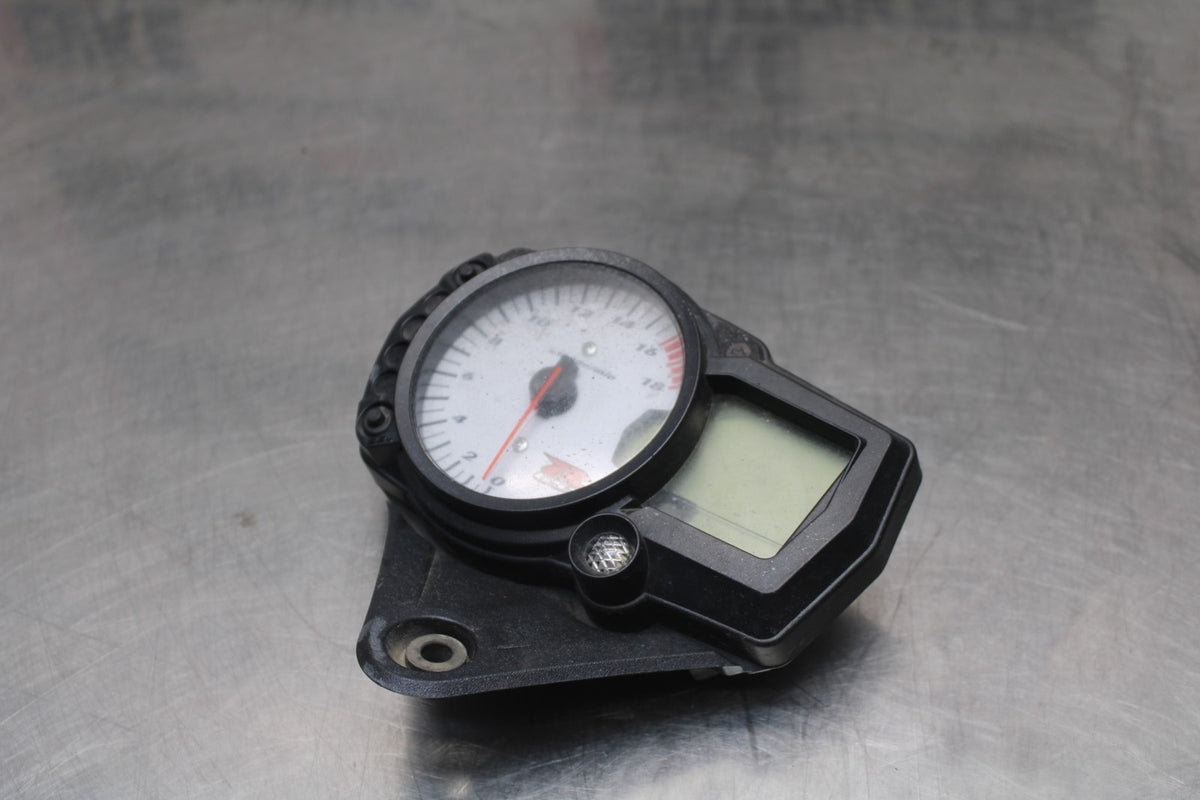 06-07 SUZUKI GSXR600 SPEEDO GAUGES DISPLAY CLUSTER SPEEDOMETER TACHOMETER BB836