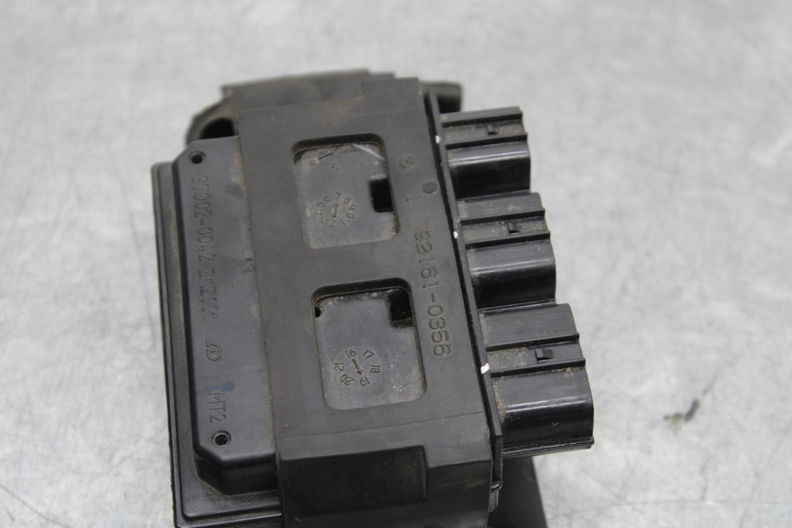 19-22 KAWASAKI Z400 RELAY ASSEMBLY BOX BB586