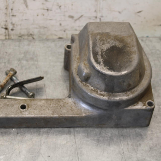 75 SUZUKI GT 550 ENGINE MOTOR OIL PUMP COVER  BB67