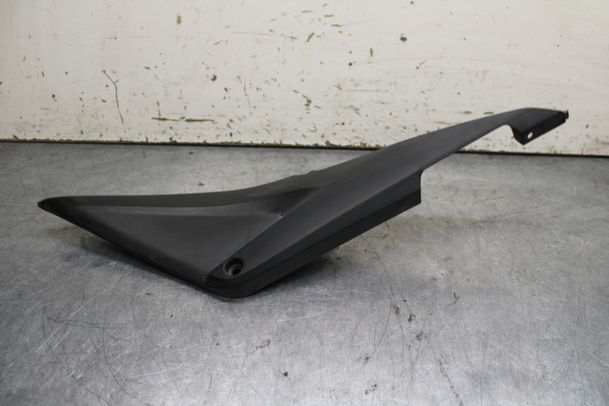 05-06 HONDA CBR600RR LEFT FRONT SIDE SEAT SADDLE PANEL TRIM COWL FAIRING BB739