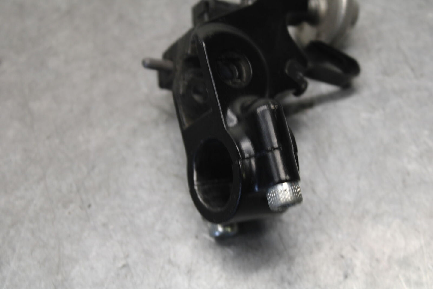 13-18 KAWASAKI NINJA ZX6R CLUTCH LEVER PERCH MOUNT BRACKET BB682