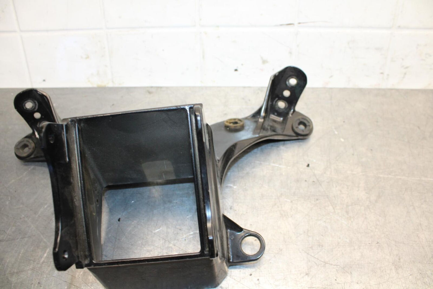 07 YAMAHA YZF R6 2c0 FAIRING MIRROR GAUGES STAY BRACKET 2C0-28356-00-00 BB75