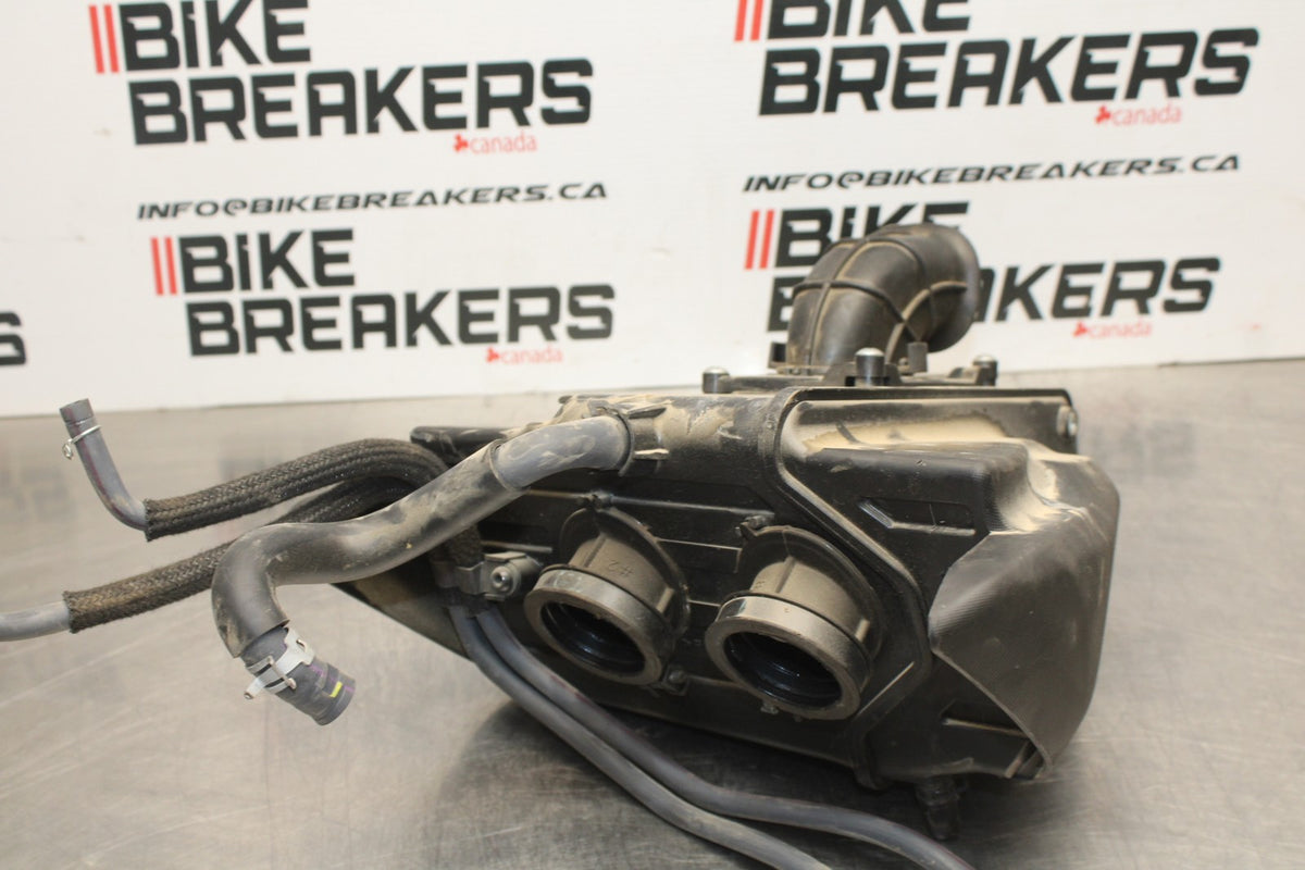 22-25 YAMAHA YZF R7 AIRBOX AIR INTAKE FILTER BOX 1WS-14401-00-00 BB769