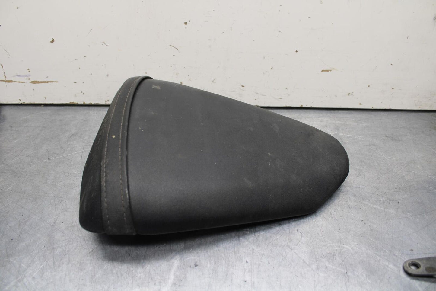 09-12 KAWASAKI NINJA ZX6R REAR BACK PASSENGER TANDEM SEAT SADDLE PILLION BB617