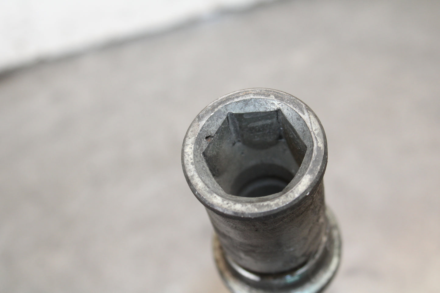 03-04 KAWASAKI NINJA ZX6RR FRONT WHEEL RIM AXLE PIVOT BOLT BB684