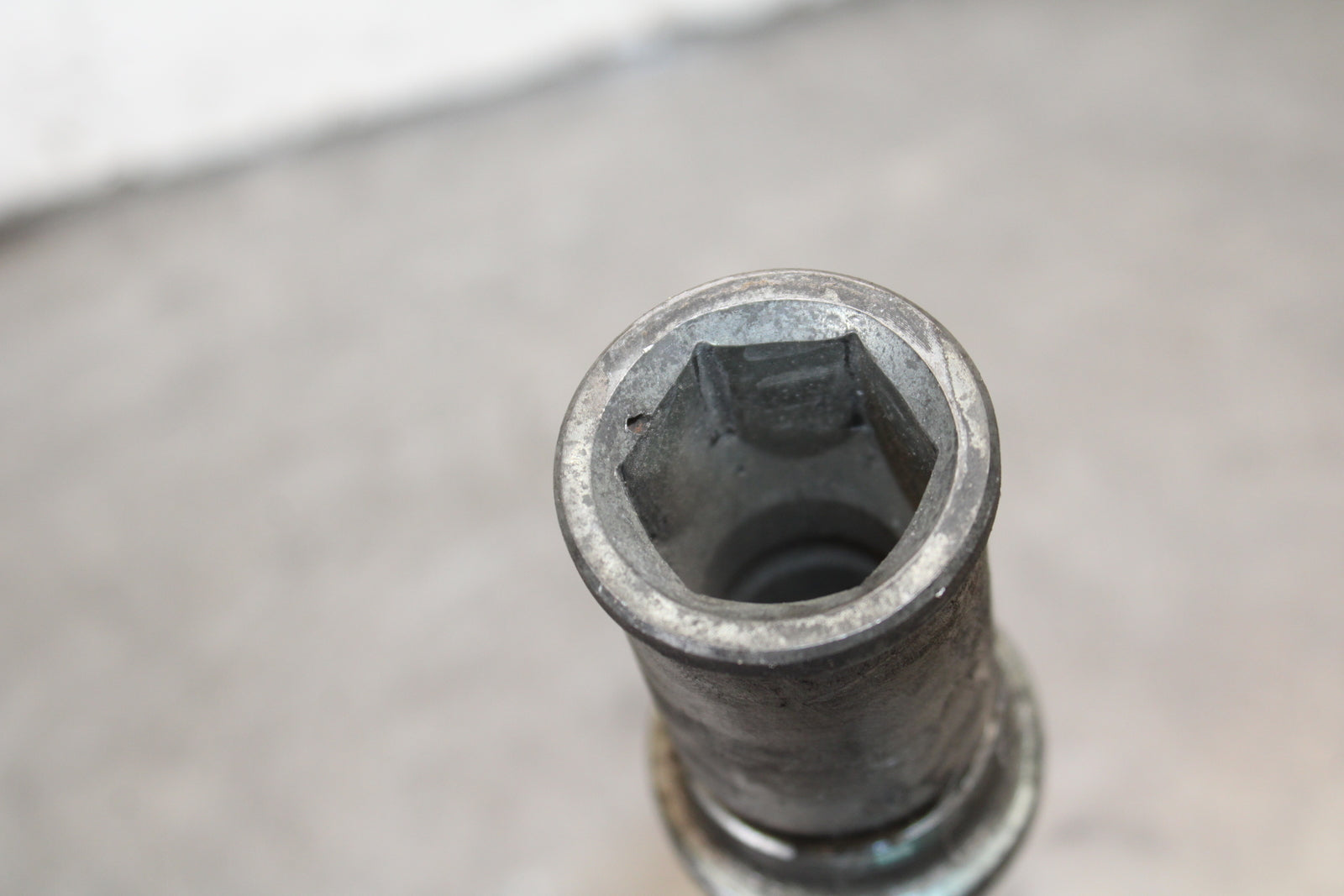 03-04 KAWASAKI NINJA ZX6RR FRONT WHEEL RIM AXLE PIVOT BOLT BB684